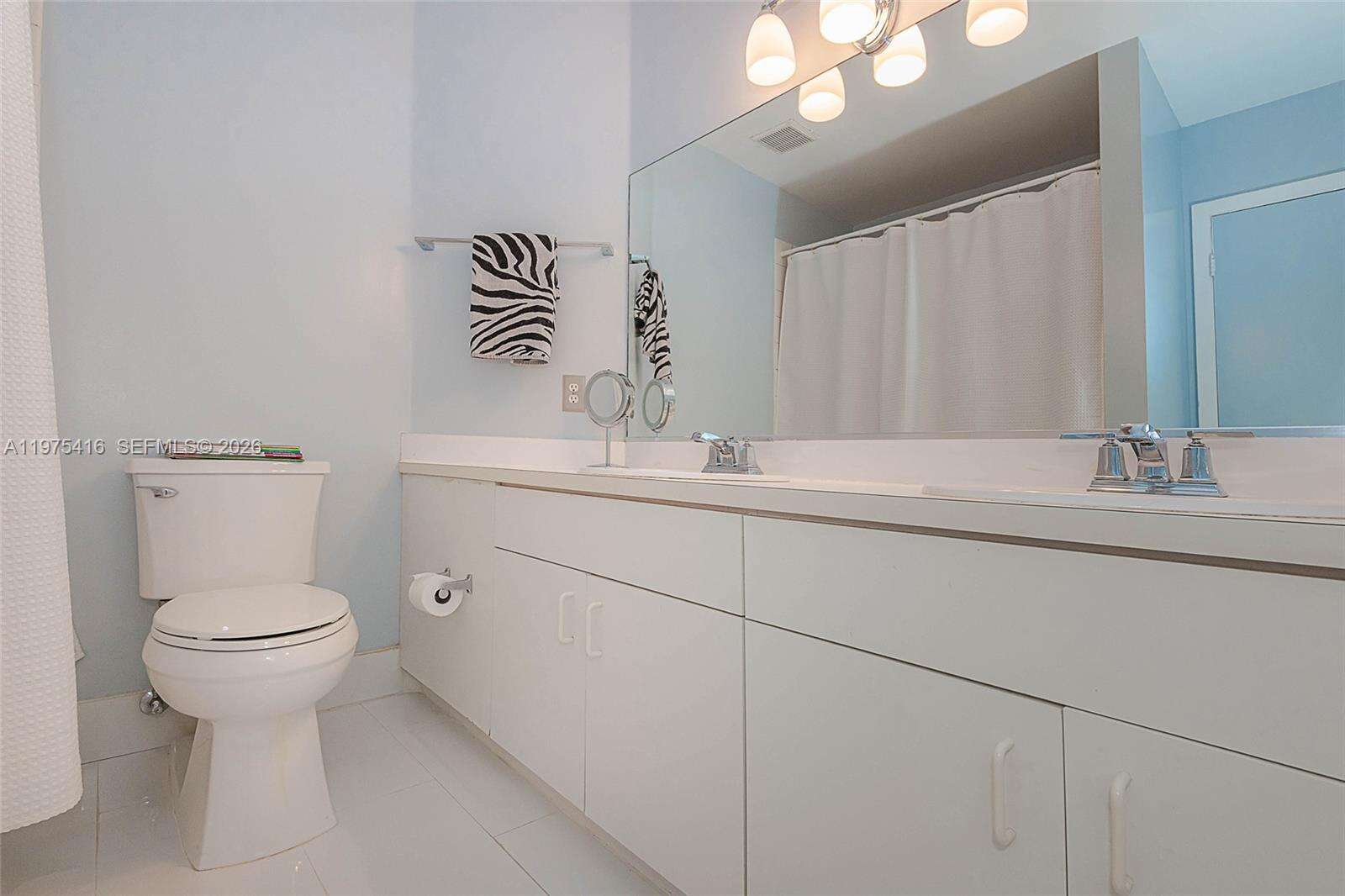 2518 206th Ter, Miami, FL 33180 | Picture 41