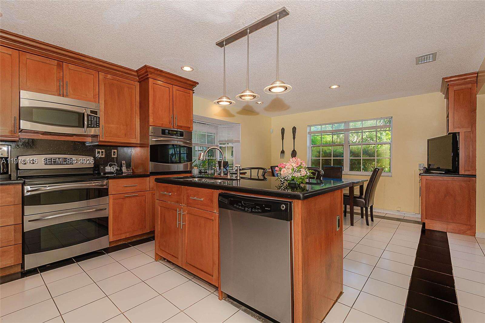 2518 206th Ter, Miami, FL 33180 | Picture 10