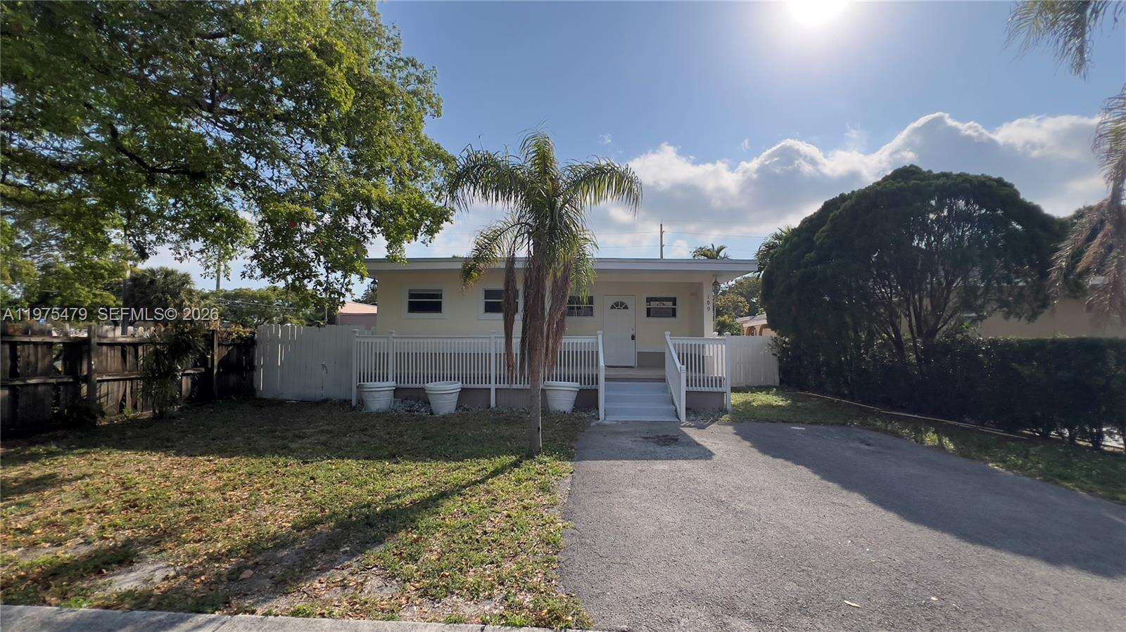 109 1st Ave, Hallandale Beach, FL 33009 | Picture 3