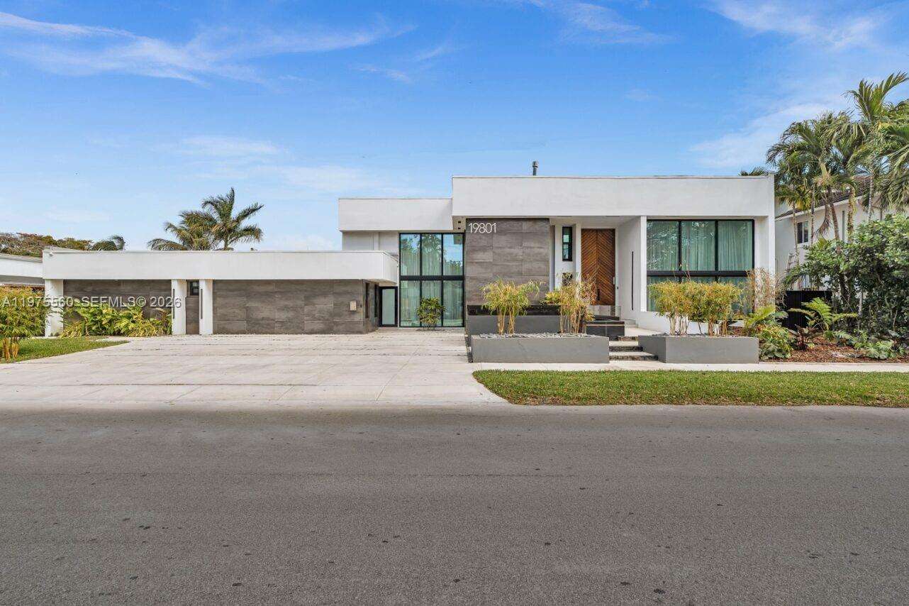 19801 23rd Ave, Miami, FL 33180 | Picture 2