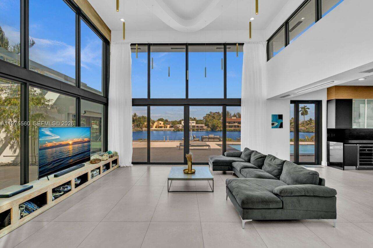 19801 23rd Ave, Miami, FL 33180 | Picture 11