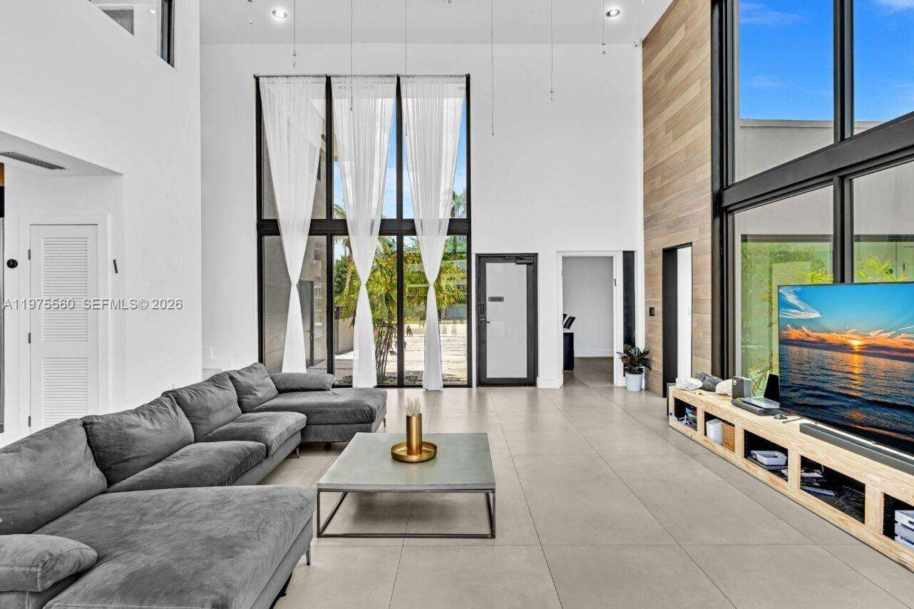 19801 23rd Ave, Miami, FL 33180 | Picture 13