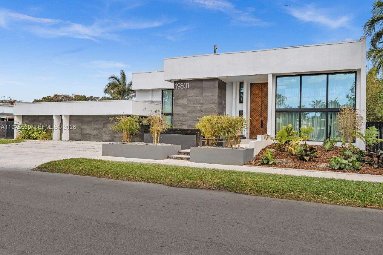 19801 23rd Ave, Miami, FL 33180 | Picture 3