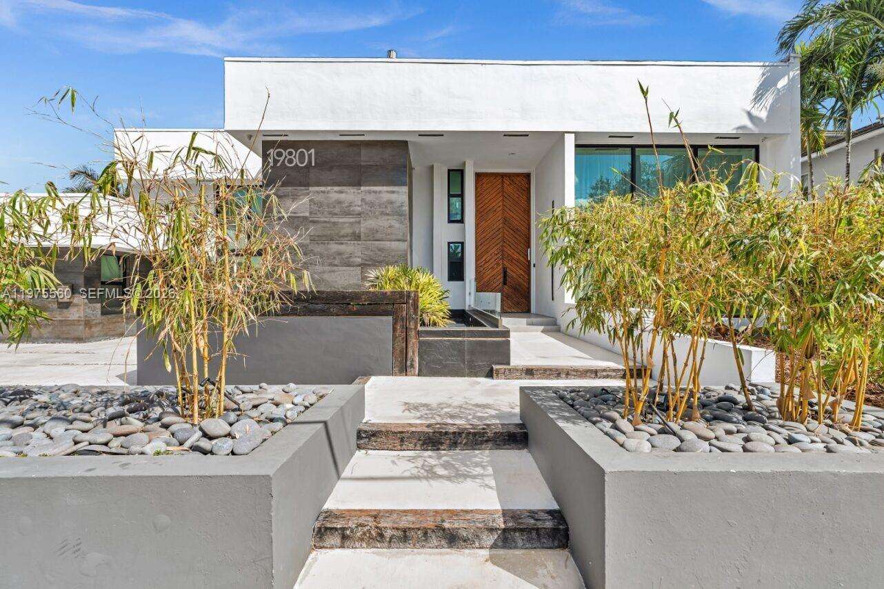 19801 23rd Ave, Miami, FL 33180 | Picture 4