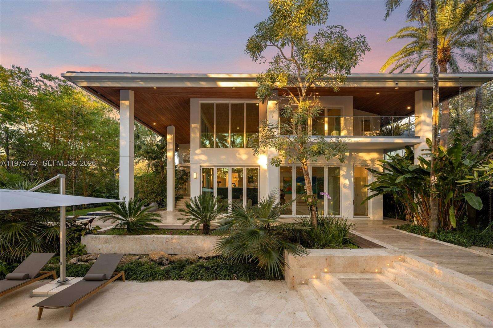 7150 Lago Dr, Coral Gables, FL 33143 | Picture 2