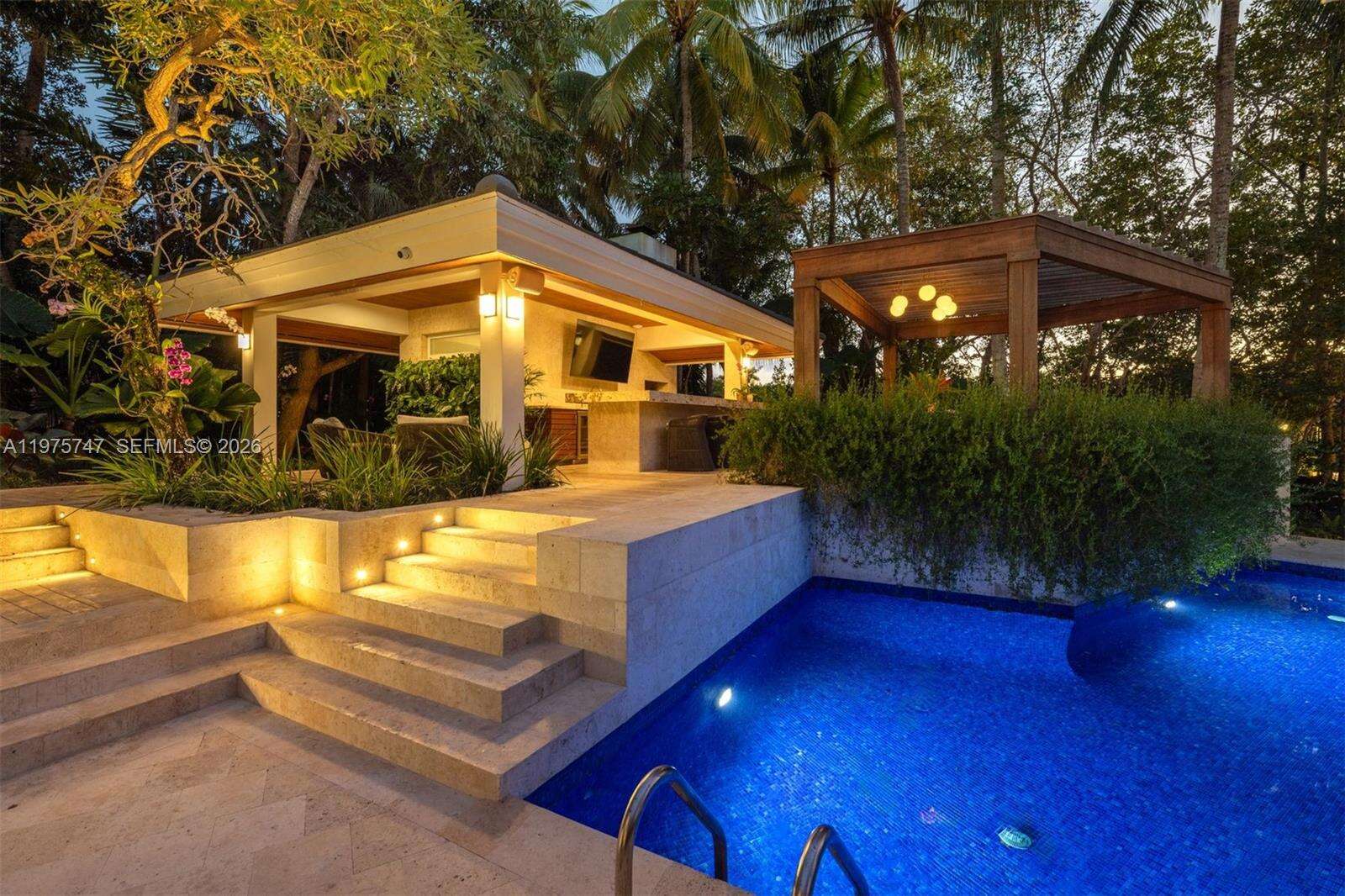 7150 Lago Dr, Coral Gables, FL 33143 | Picture 4