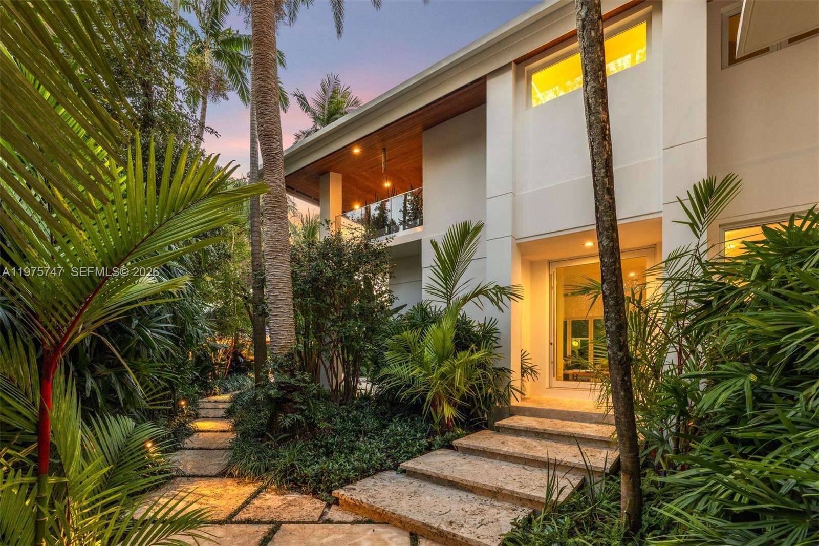 7150 Lago Dr, Coral Gables, FL 33143 | Picture 10