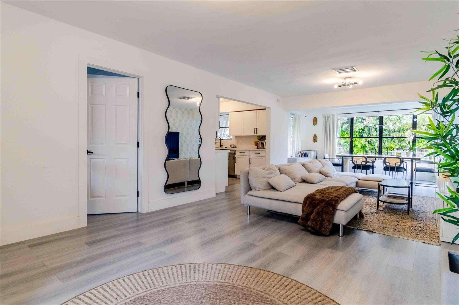 2515 207th, Miami, FL 33180 - For Sale photo 3