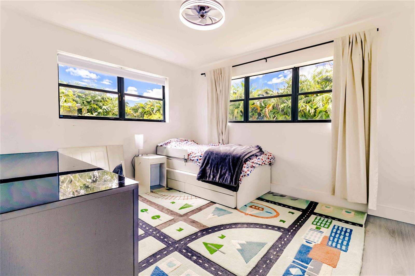 2515 207th, Miami, FL 33180 - For Sale photo 24