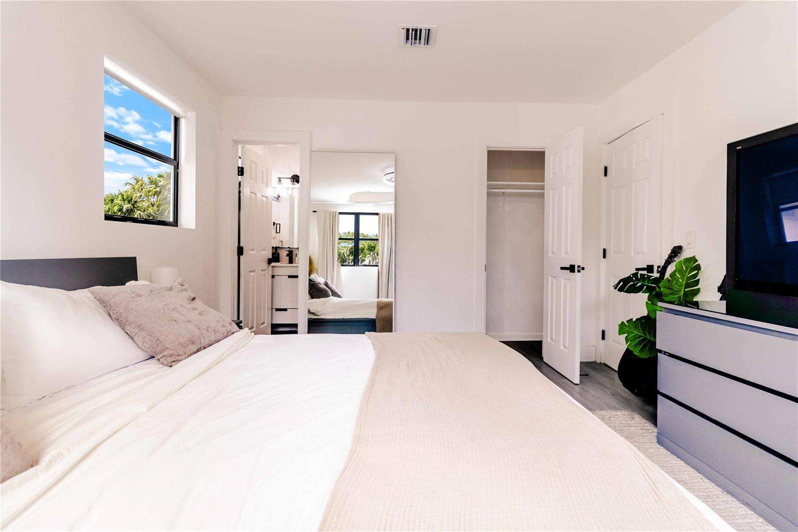 2515 207th, Miami, FL 33180 - For Sale photo 29