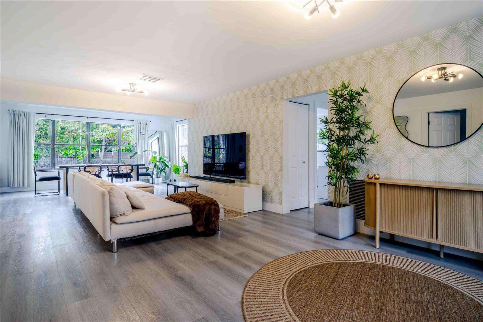 2515 207th, Miami, FL 33180 - For Sale photo 4