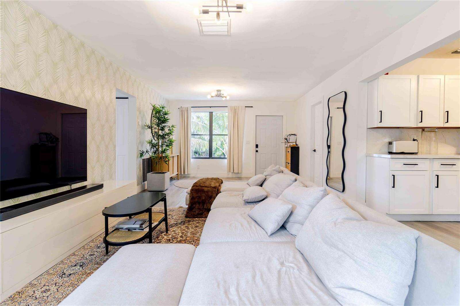 2515 207th, Miami, FL 33180 - For Sale photo 5