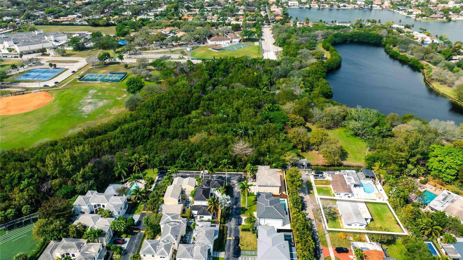 2515 207th, Miami, FL 33180 - For Sale photo 44