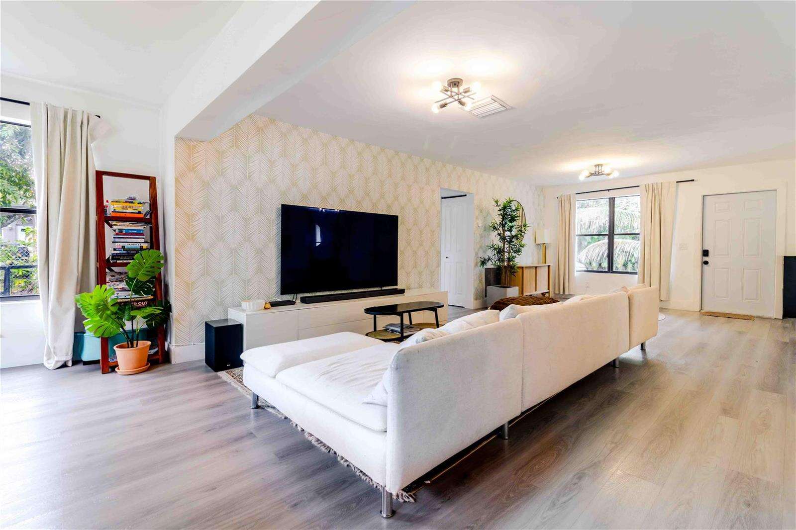 2515 207th, Miami, FL 33180 - For Sale photo 8