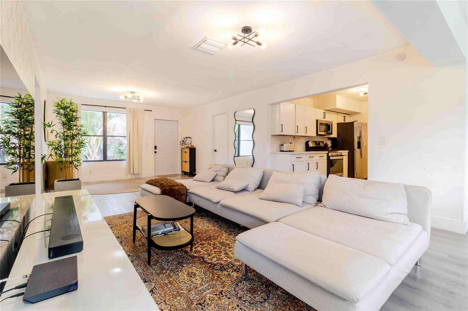 2515 207th, Miami, FL 33180 - For Sale photo 10