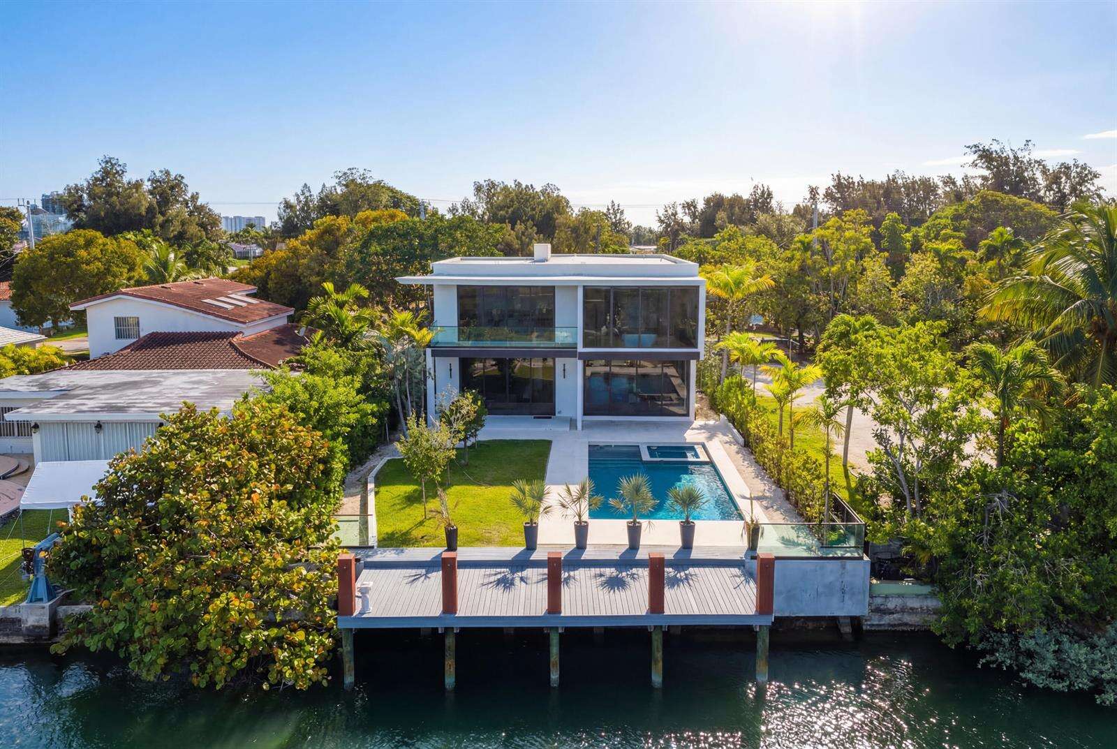 930 Shore, Miami Beach, FL 33141 - For Sale photo 1