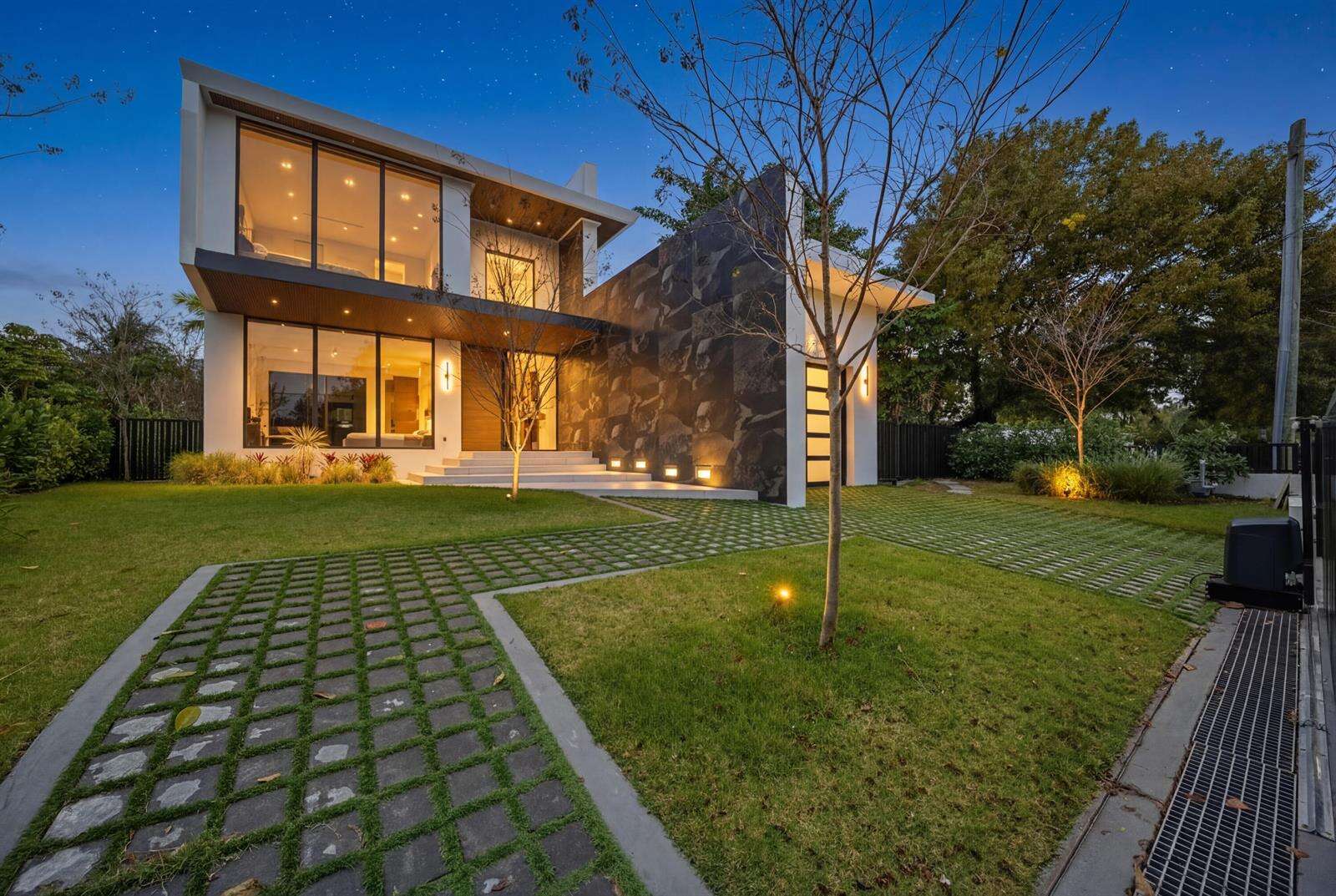 930 Shore, Miami Beach, FL 33141 - For Sale photo 2