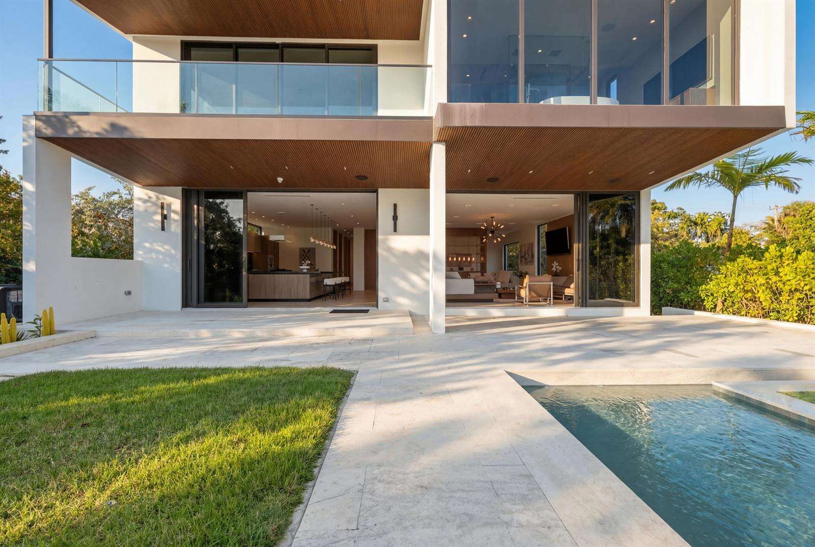 930 Shore, Miami Beach, FL 33141 - For Sale photo 3