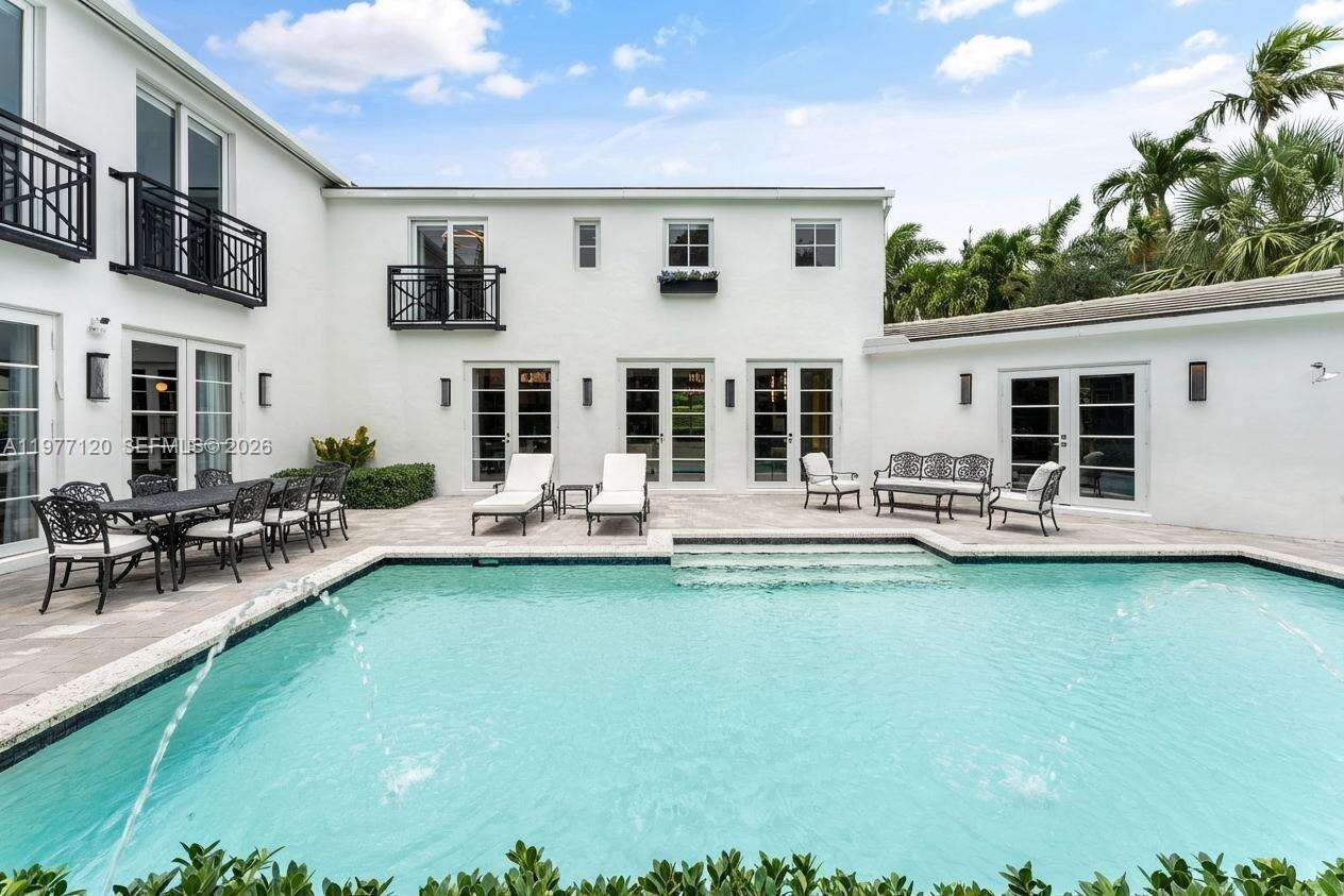 2887 Pine Tree Dr, Miami Beach, FL 33140 | Picture 2