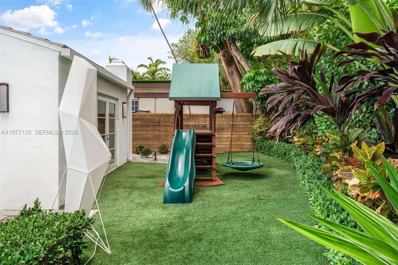 2887 Pine Tree Dr, Miami Beach, FL 33140 | Picture 37