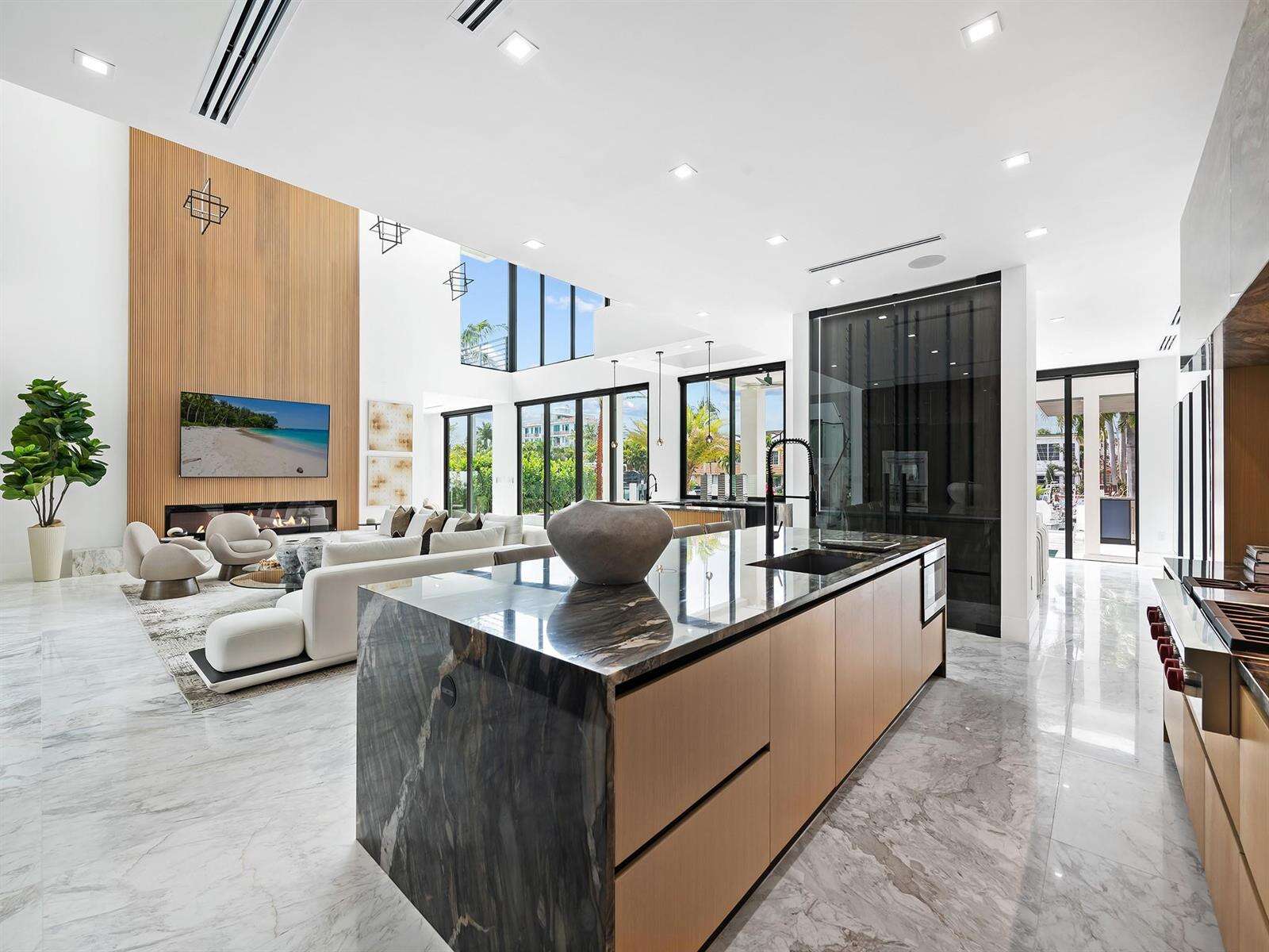 111 Fiesta, Fort Lauderdale, FL 33301 - For Sale photo 16