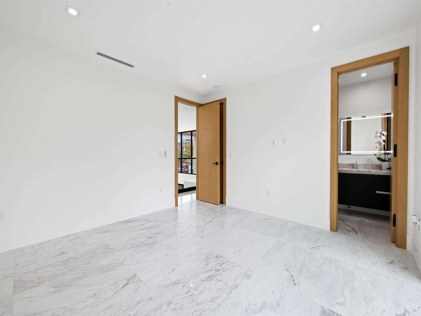 111 Fiesta, Fort Lauderdale, FL 33301 - For Sale photo 51