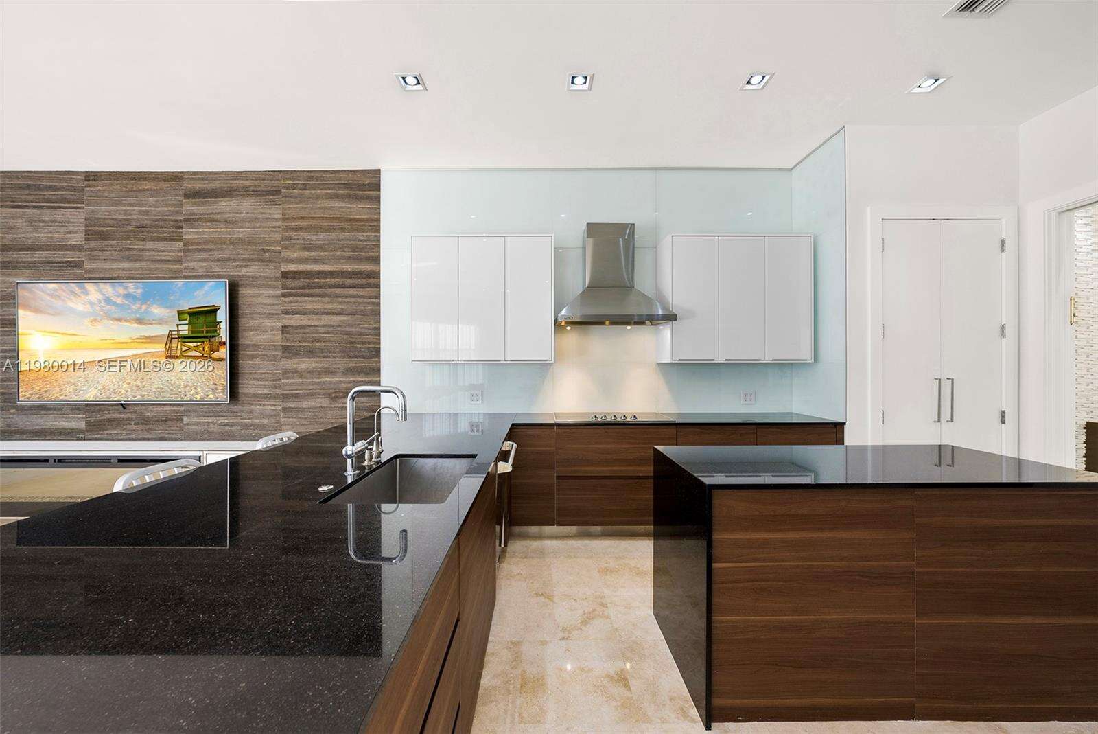 822 Meridian Ln, Hollywood, FL 33019 | Picture 11