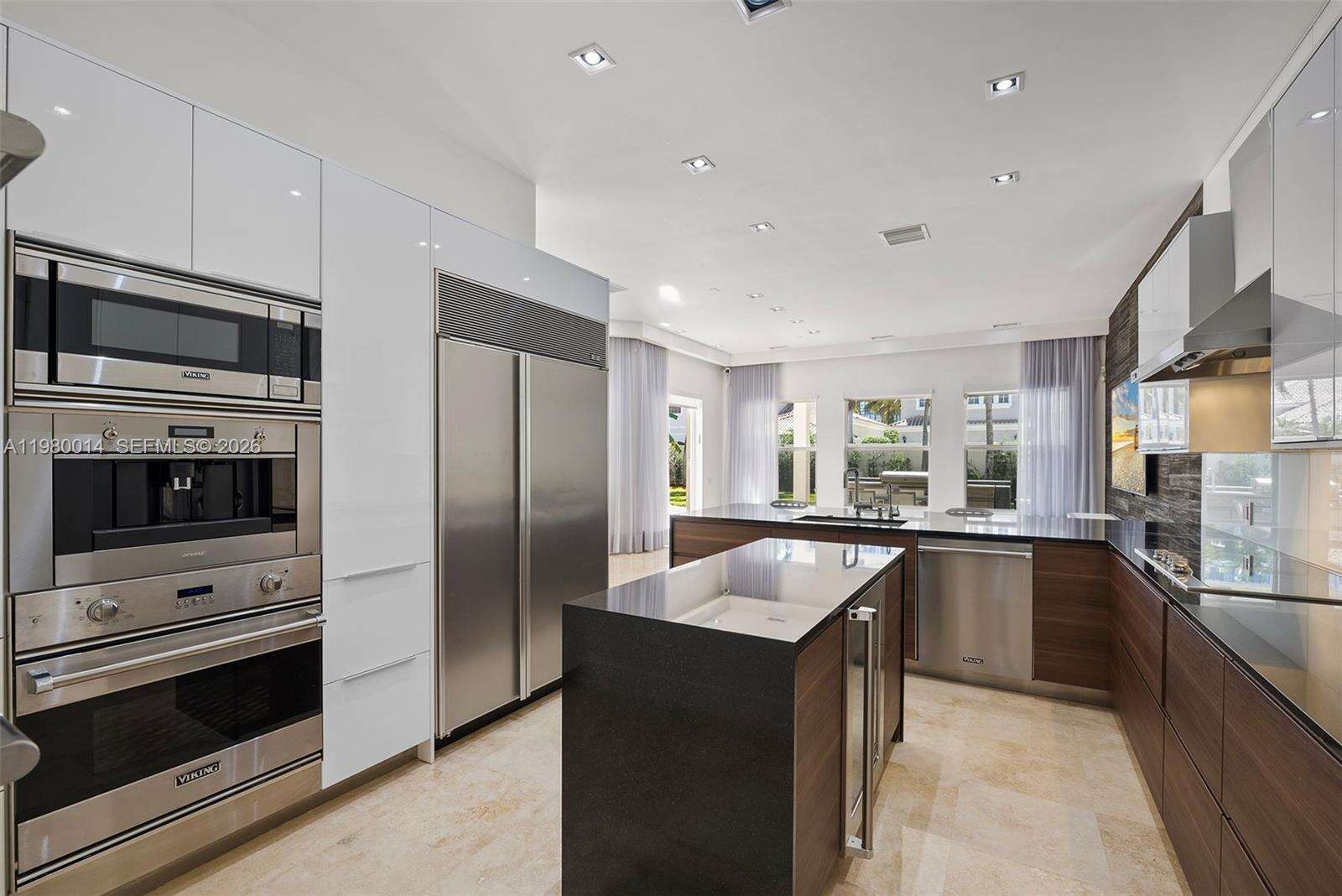 822 Meridian Ln, Hollywood, FL 33019 | Picture 10