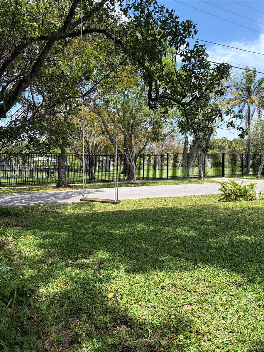 737 2nd Ct, Hallandale Beach, FL 33009 | Picture 56