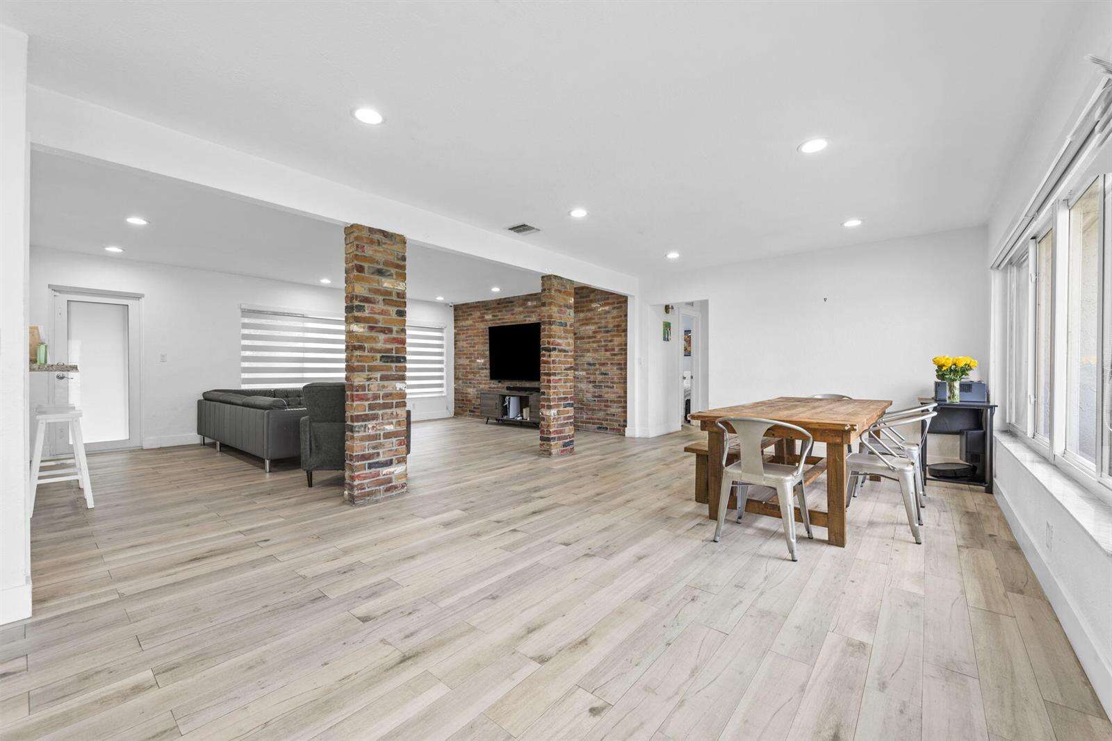 409 14th, Hollywood, FL 33020 - For Sale photo 4