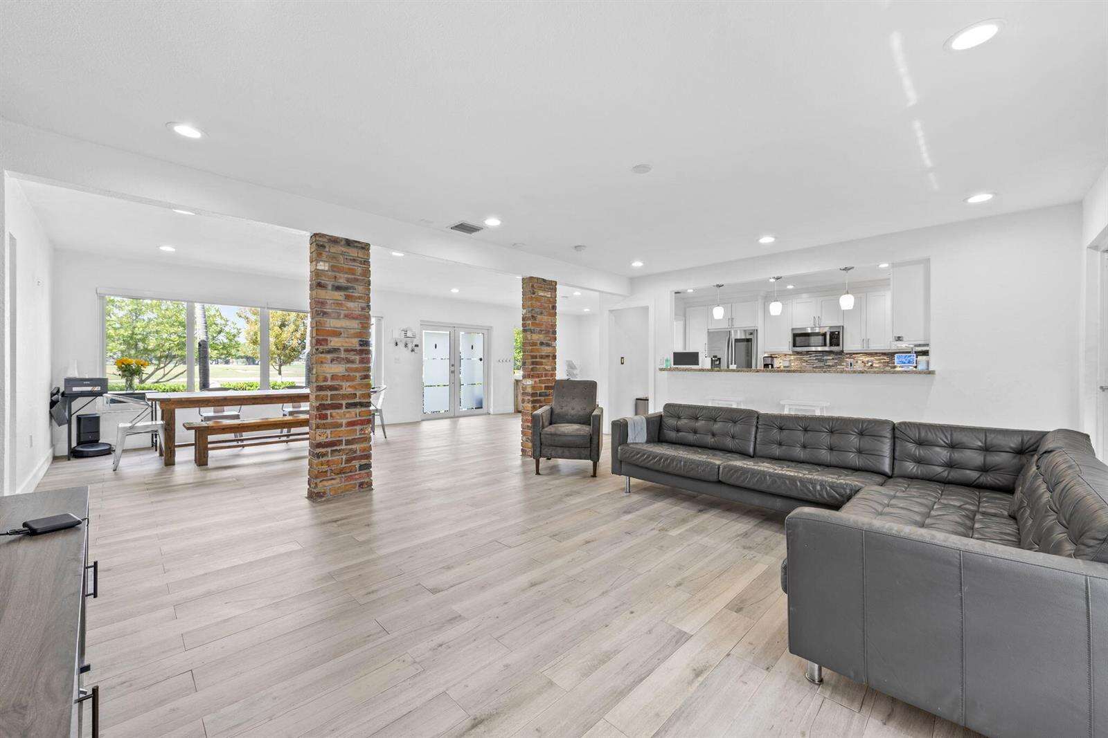 409 14th, Hollywood, FL 33020 - For Sale photo 8