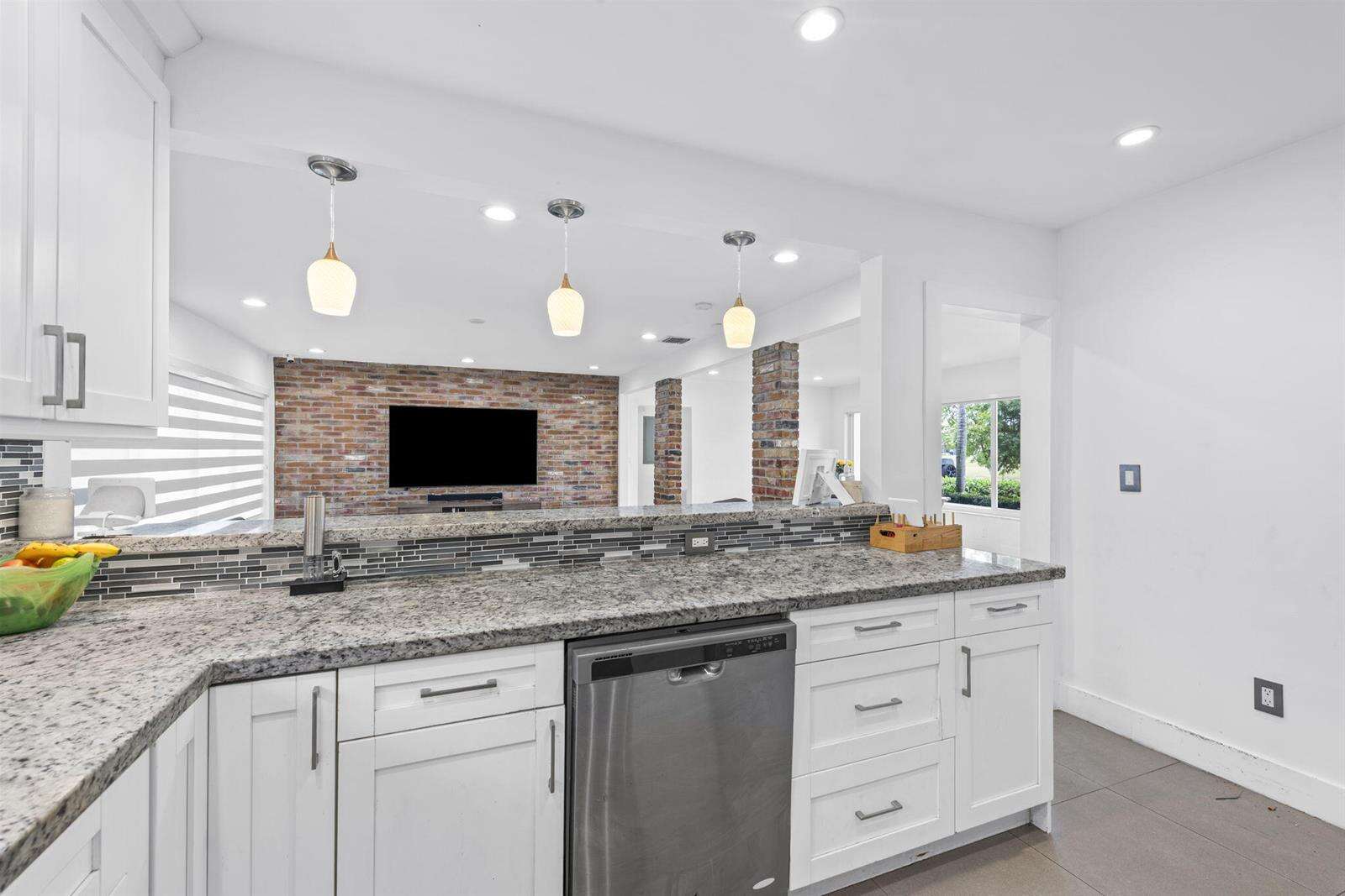 409 14th, Hollywood, FL 33020 - For Sale photo 9