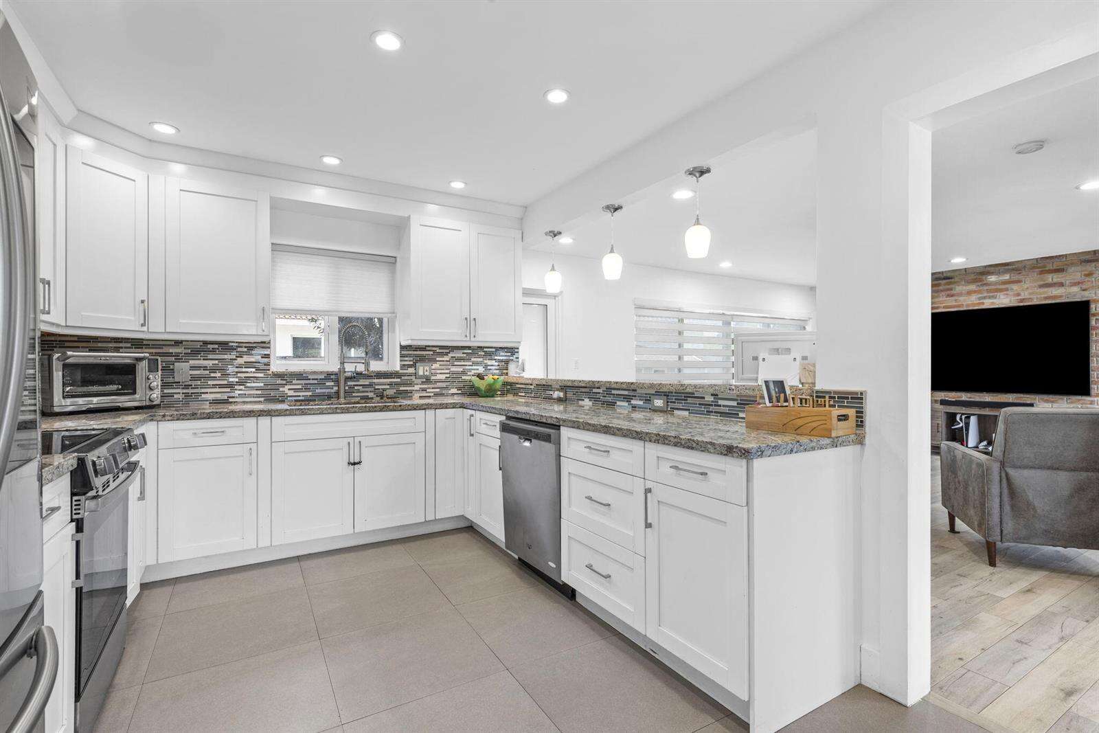 409 14th, Hollywood, FL 33020 - For Sale photo 10