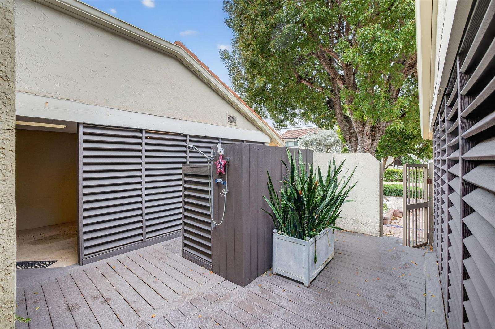 210 Washingtonia, Lauderdale By The Sea, FL 33308 - For Sale photo 4