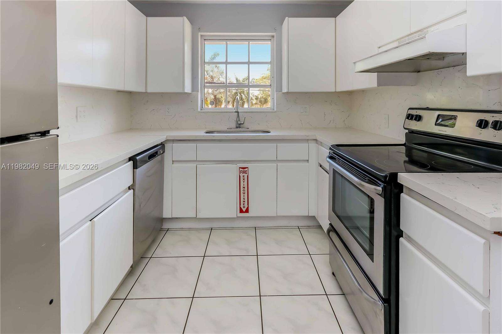 851 11th Ave, Hollywood, FL 33019 - For Sale photo 19