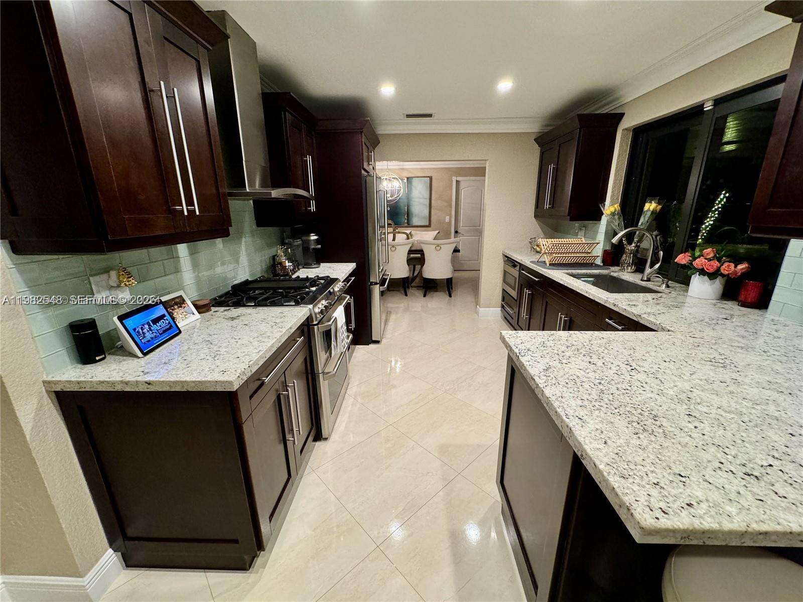 15101 Garvock Pl, Miami Lakes, FL 33016 | Picture 12