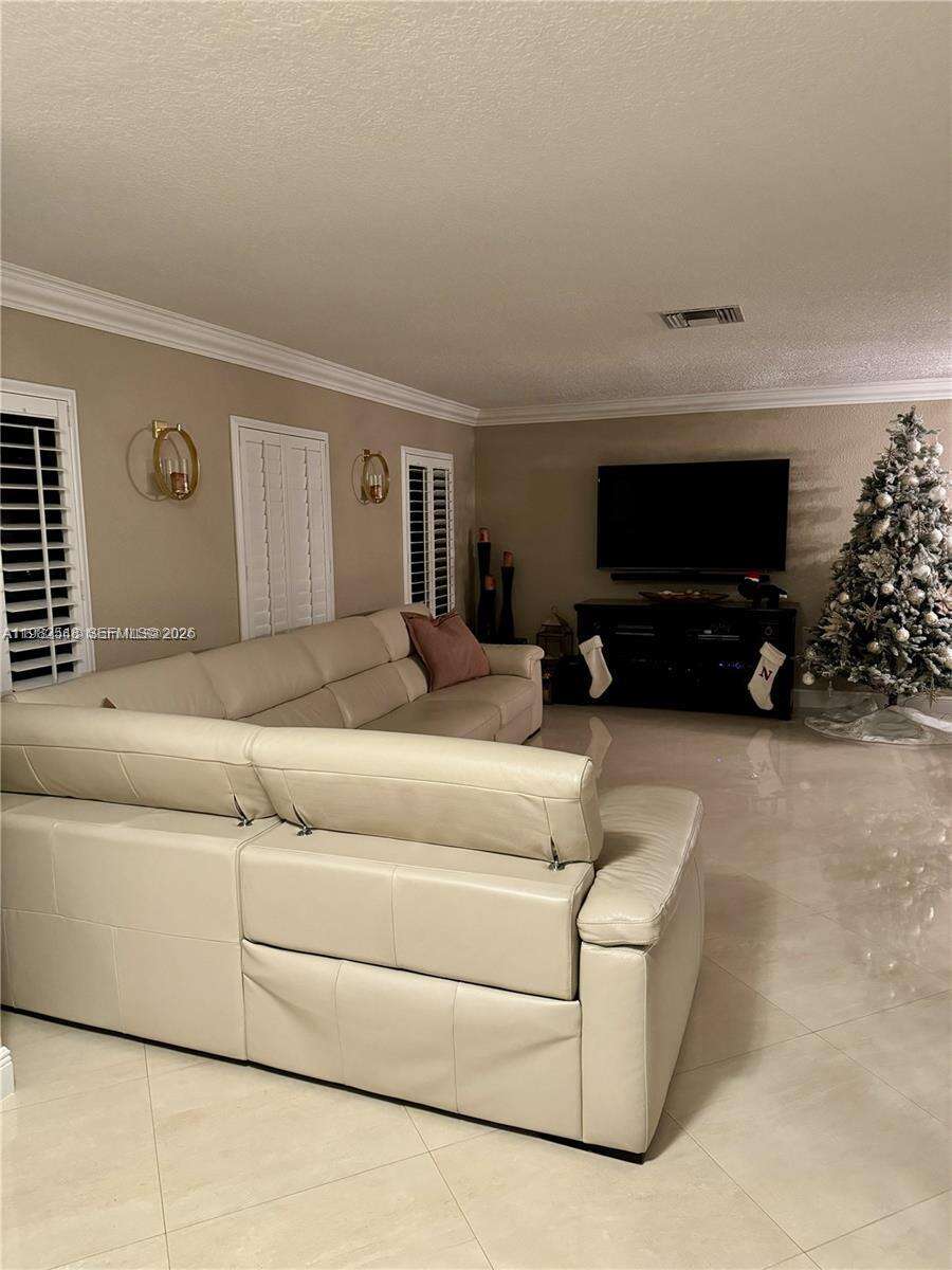 15101 Garvock Pl, Miami Lakes, FL 33016 | Picture 6