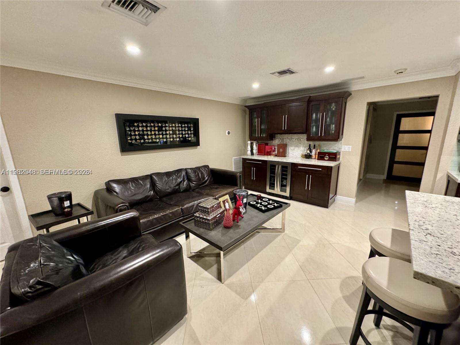 15101 Garvock Pl, Miami Lakes, FL 33016 | Picture 10