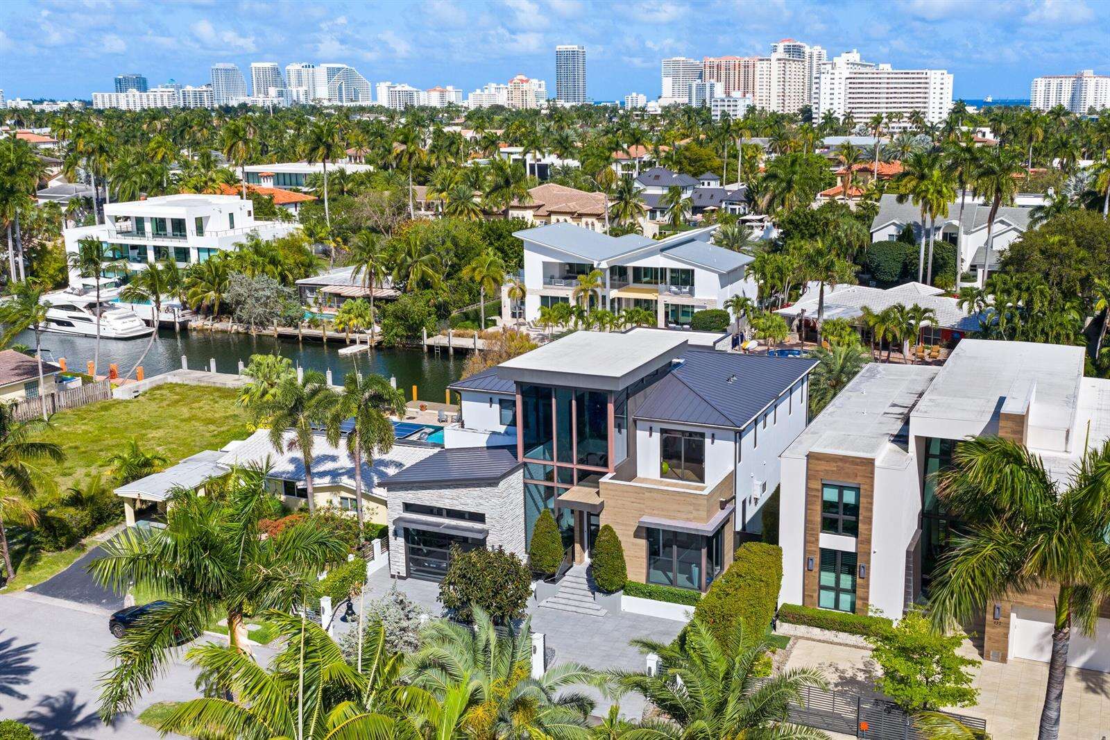 424 Coconut Isle, Fort Lauderdale, FL 33301 - For Sale photo 2