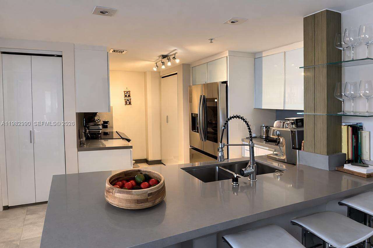 701 Brickell Key Dr 1611, Miami, FL 33131 | Picture 1