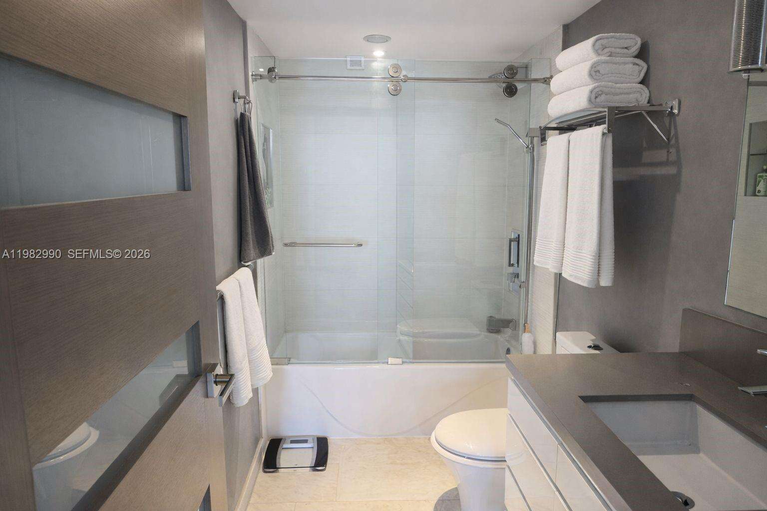 701 Brickell Key Dr 1611, Miami, FL 33131 | Picture 9