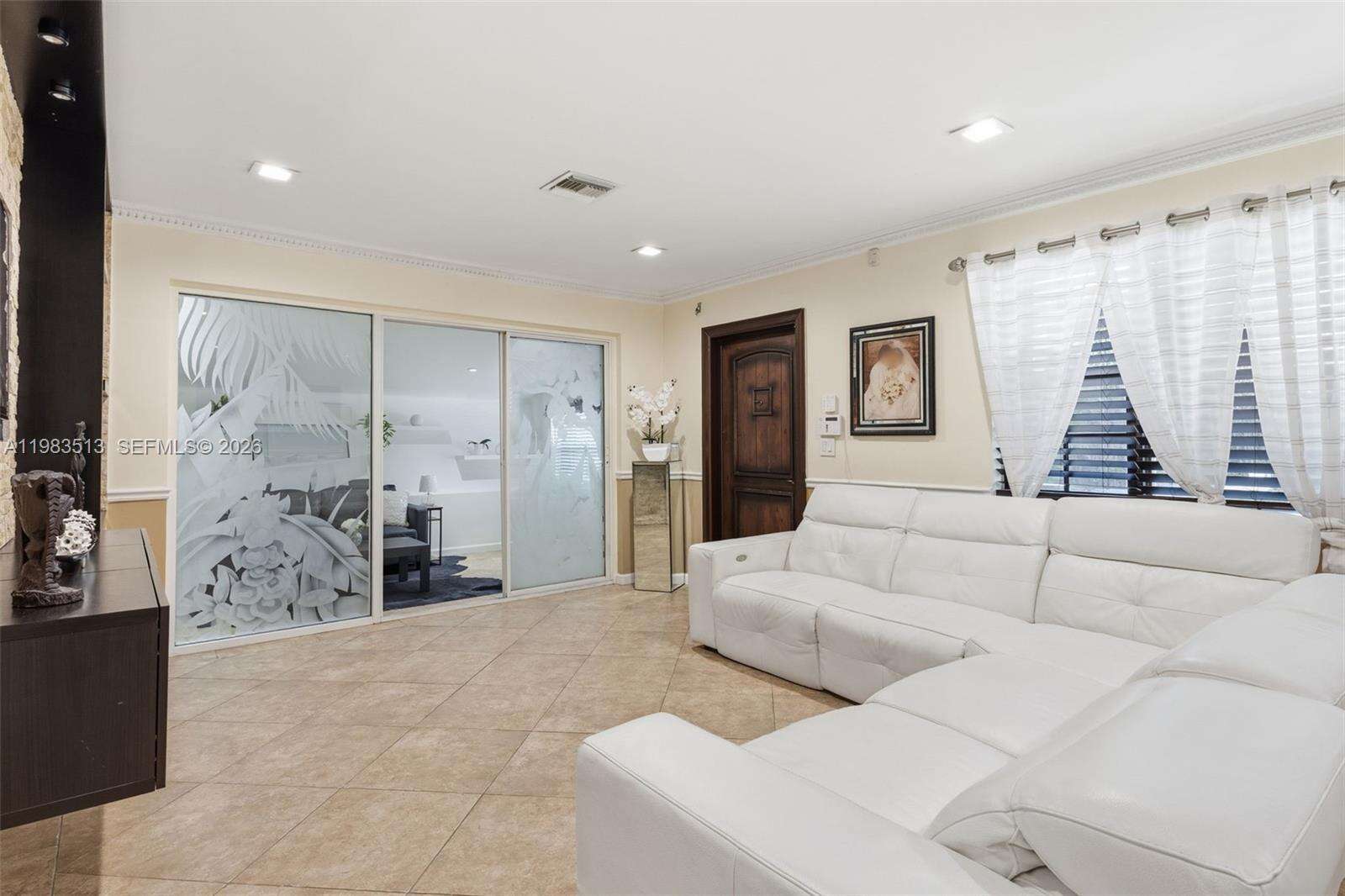 2485 214th St, Miami, FL 33180 | Picture 9