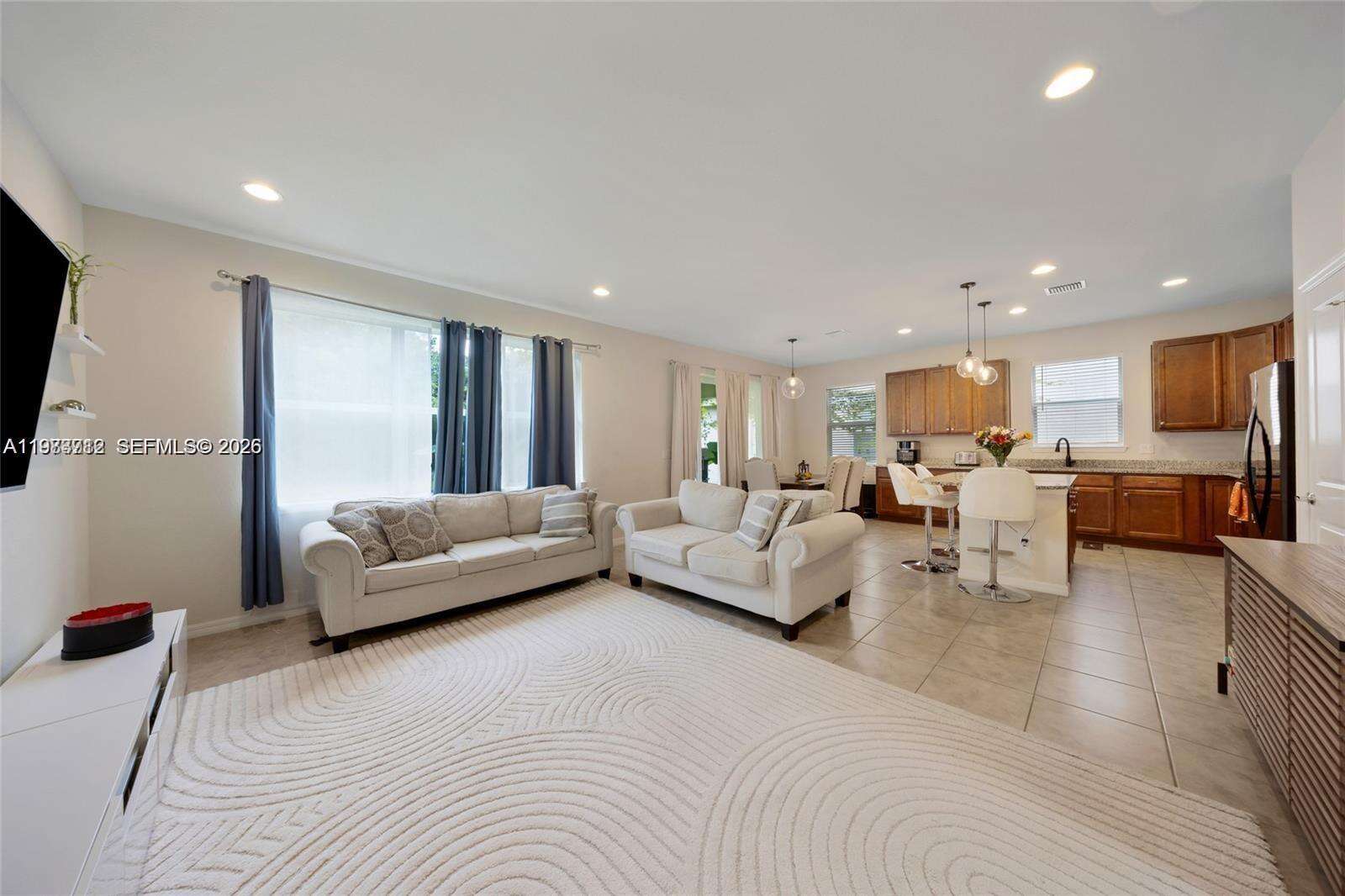 932 Banyan Dr, Hollywood, FL 33021 | Picture 2