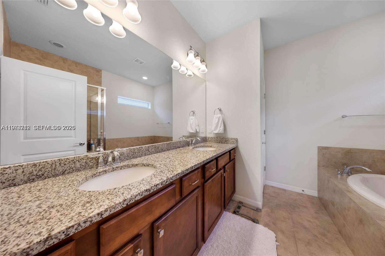 932 Banyan Dr, Hollywood, FL 33021 | Picture 15