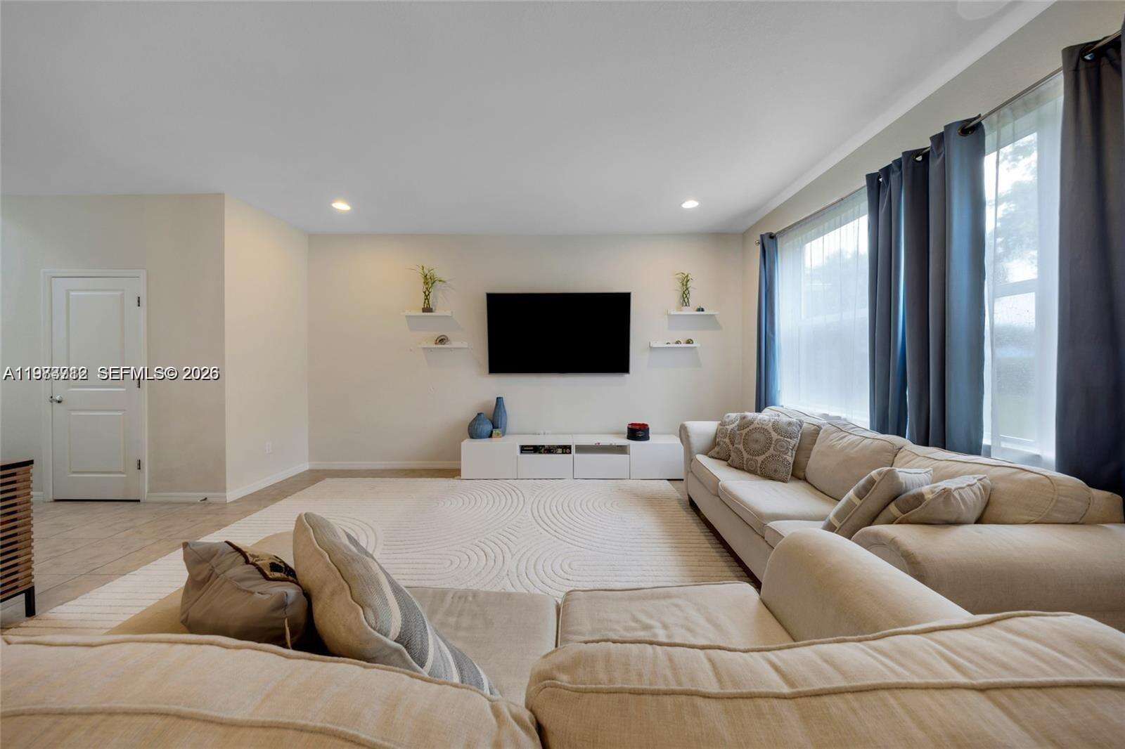 932 Banyan Dr, Hollywood, FL 33021 | Picture 3