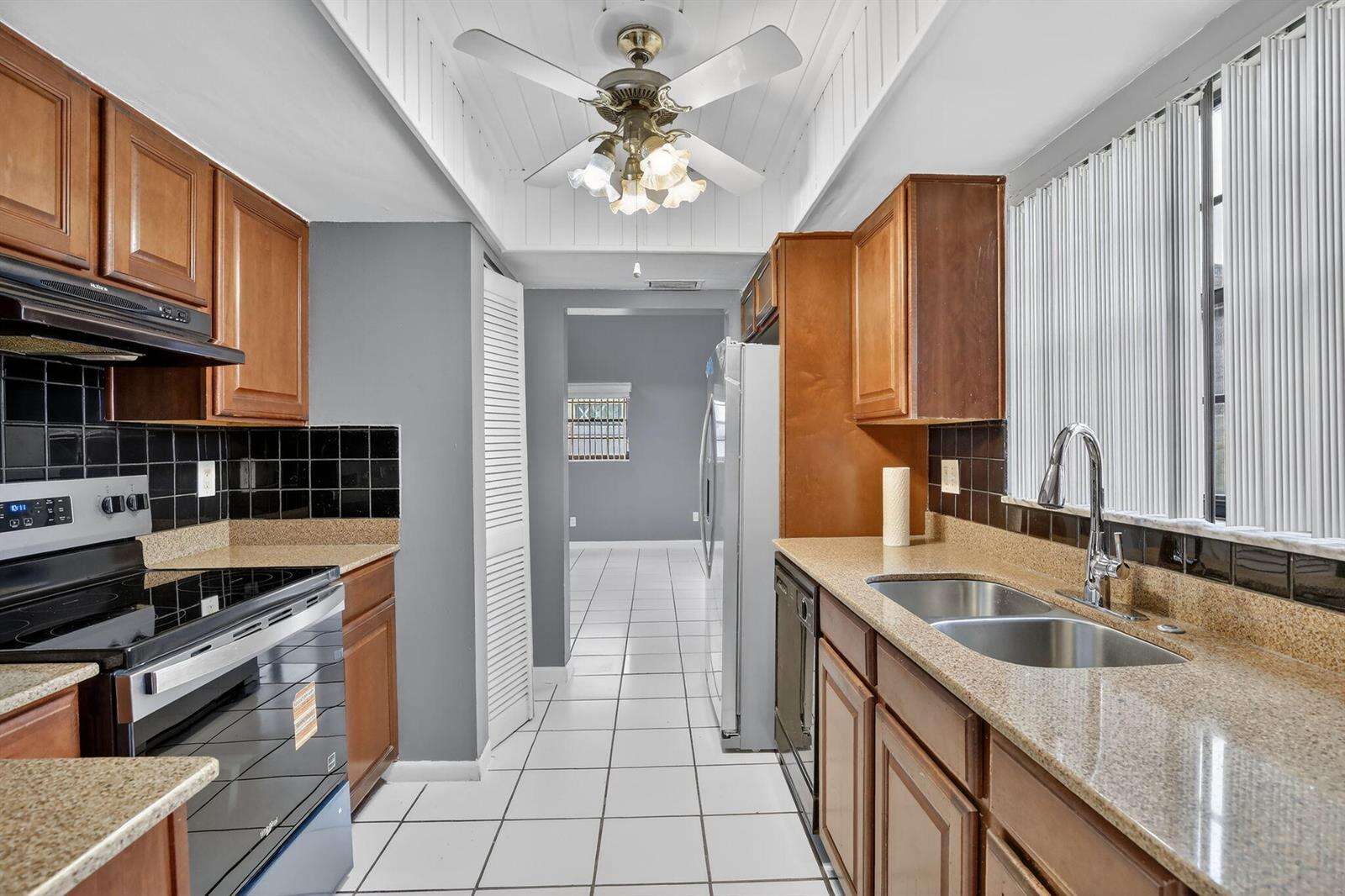 7721 42nd, Hollywood, FL 33024 - For Sale photo 13