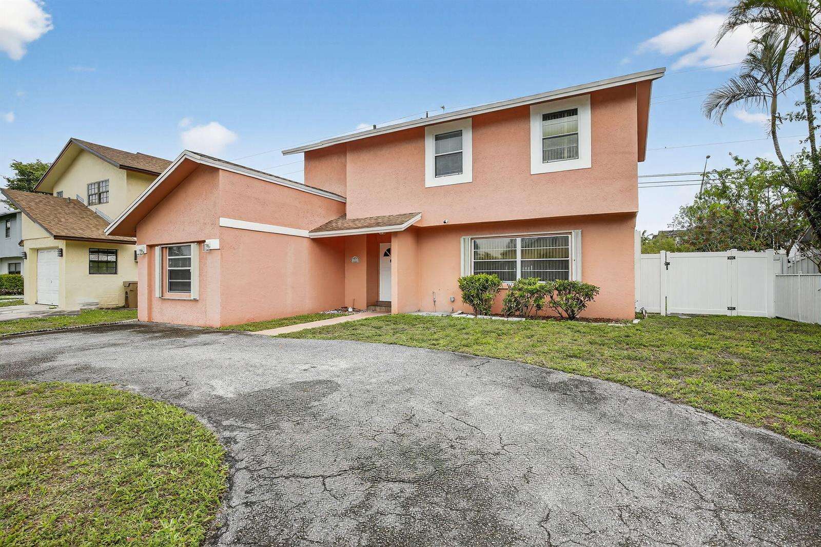 7721 42nd, Hollywood, FL 33024 - For Sale photo 3