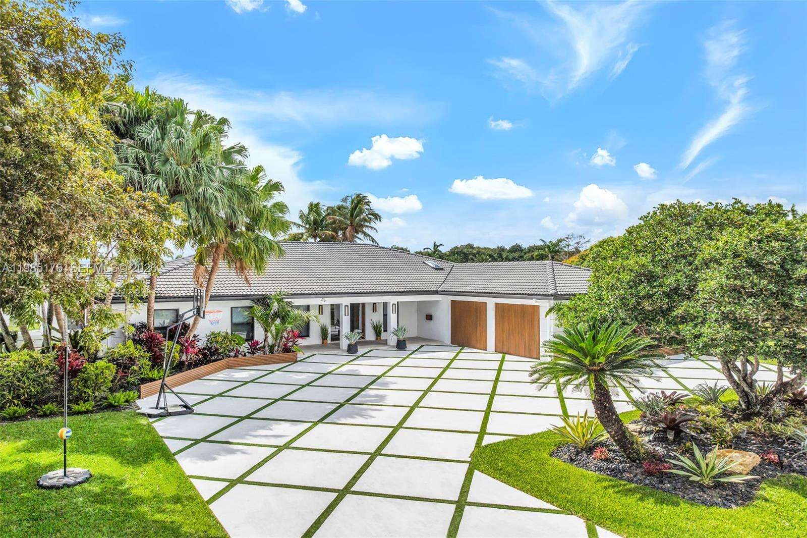 4430 Casper Ct, Hollywood, FL 33021 | Picture 2