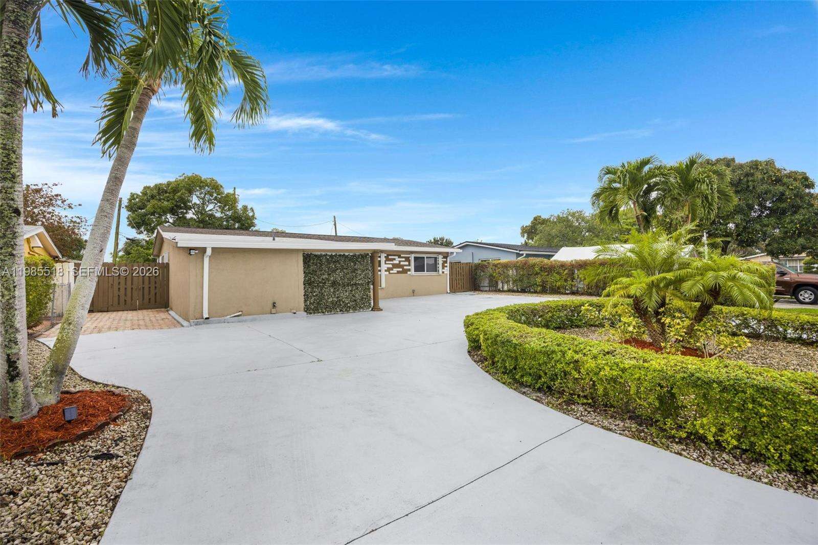 6450 Mckinley St, Hollywood, FL 33024 - For Sale photo 2