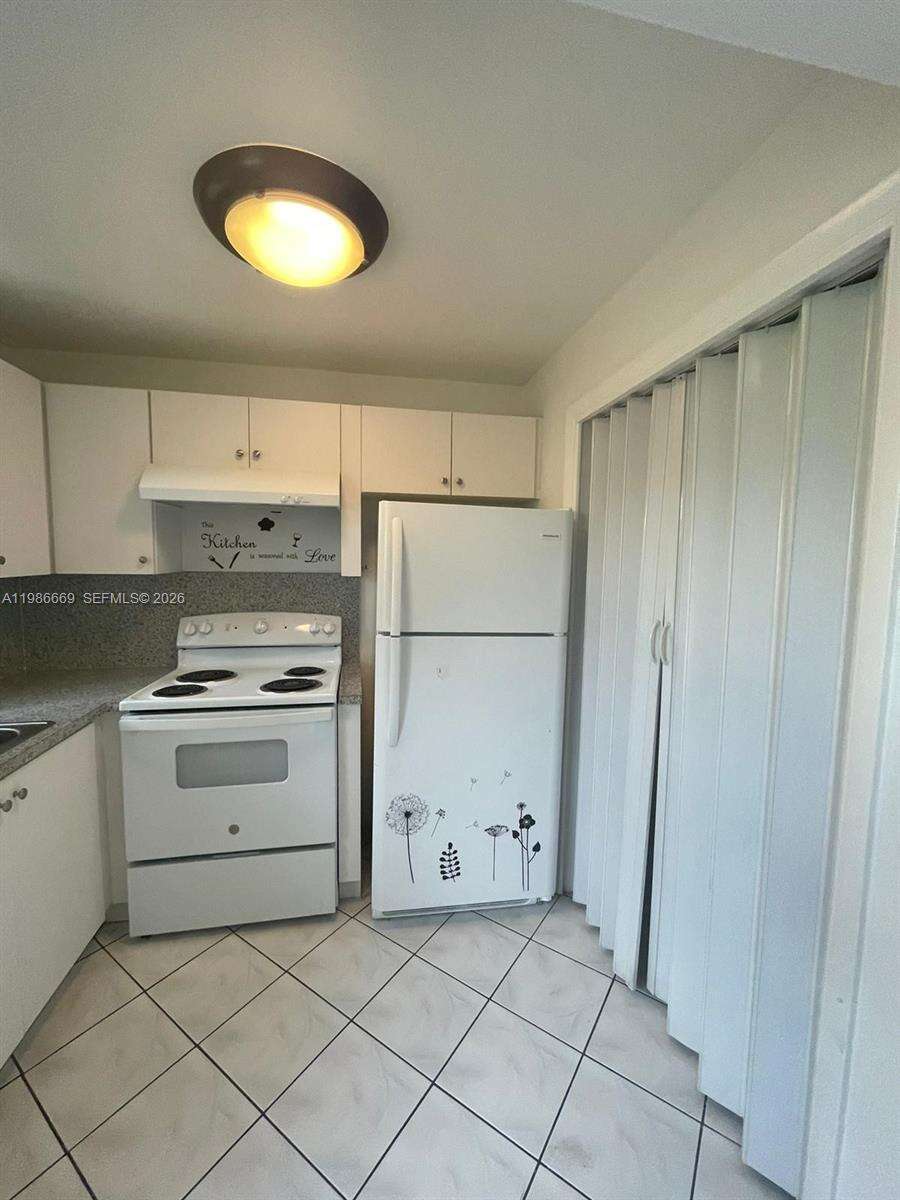 2826 Van Buren St, Hollywood, FL 33020 | Picture 11